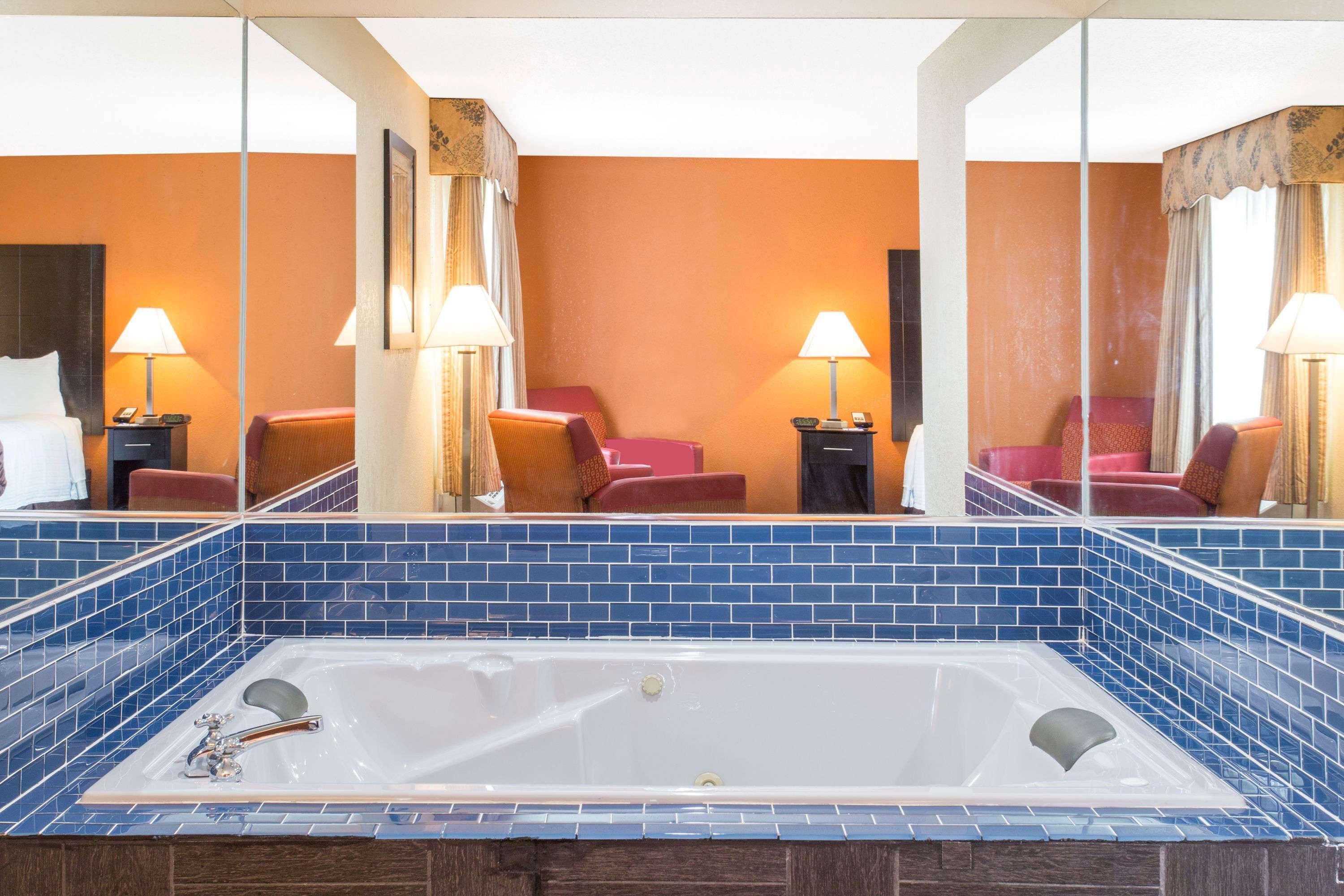 Hotel Baymont by Wyndham Muskegon Zewnętrze zdjęcie